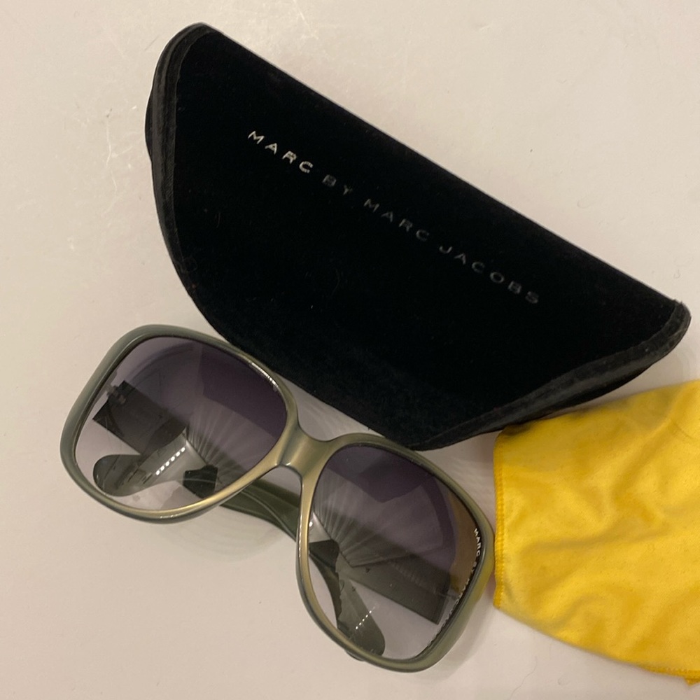 Marc by Marc Jacobs Oversized Sunglass Velvet Case Slate Cool Green Finish
